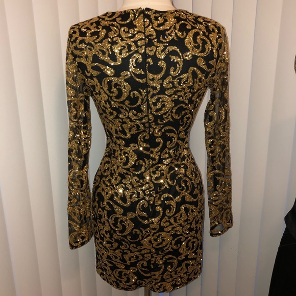 PRETTYLITTLETHING Glitter Plunge Bodycon Dress - Picture 3 of 6